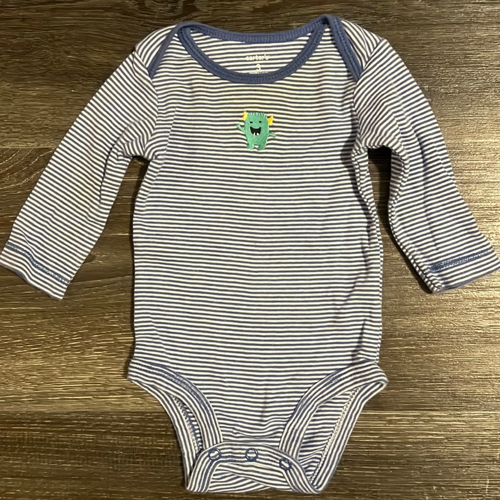 ♥️4/$10♥️ Carter’s long sleeve onesie